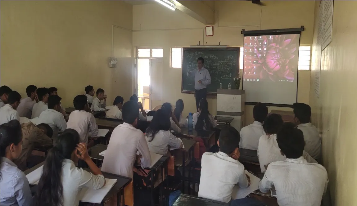 Er RAJESH CHITTE ITERACTING WITH STUDENTS, PCP