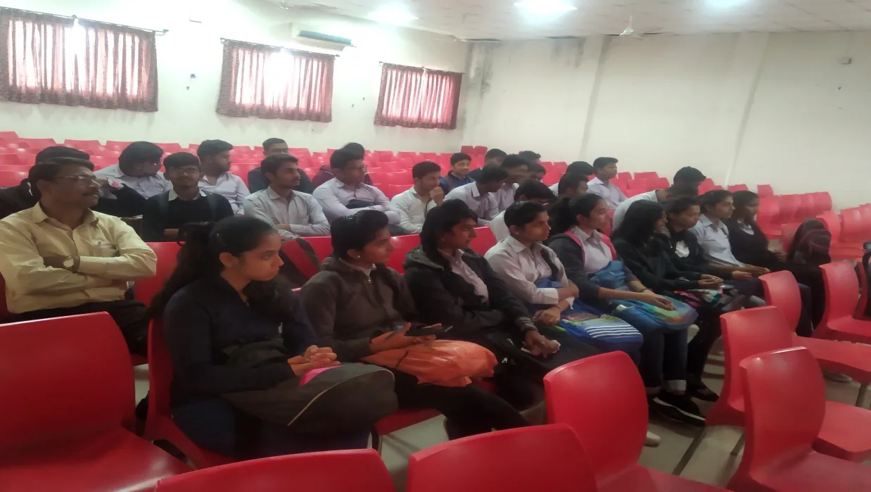 STUDENTS ENJOYING THE SESSION , PCP
