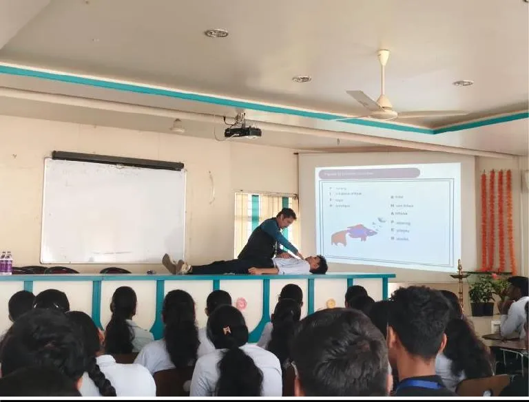 Medical Emergency Lecture for FYEJ,SYEJ,TYEJ students by Dr.Jayant Shrikhnade Lokmanya hospital