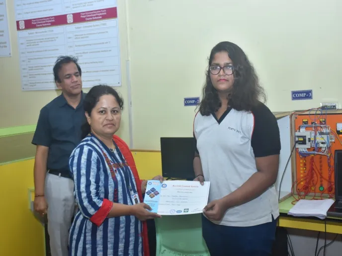 tudents participated in the workshop conducted in computer centre D1 –L-27 1 in E&TC department, PCPolytechnic