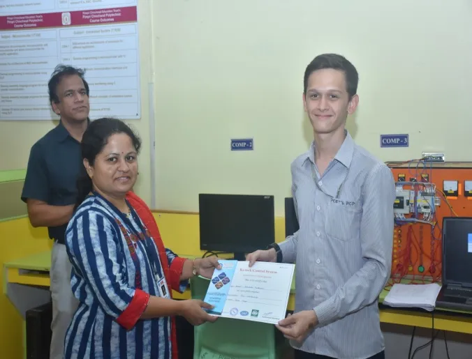 tudents participated in the workshop conducted in computer centre D1 –L-27 in E&TC department 2, PCPolytechnic