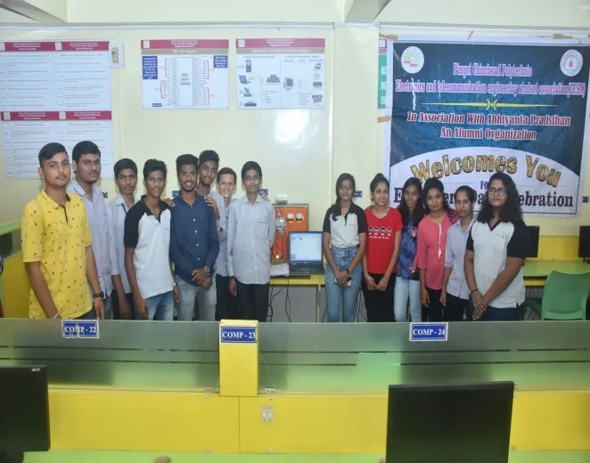 Certificate distribution to students 2, PCPolytechnic