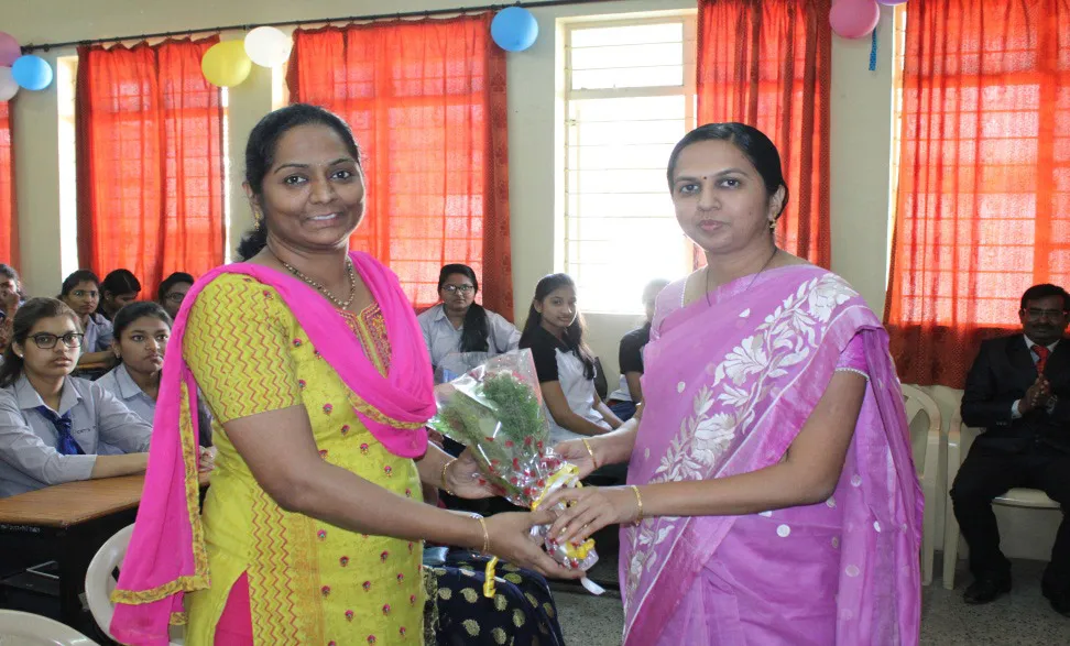 Felicitation to chief guest by HOD 1, PCPolytechnic college