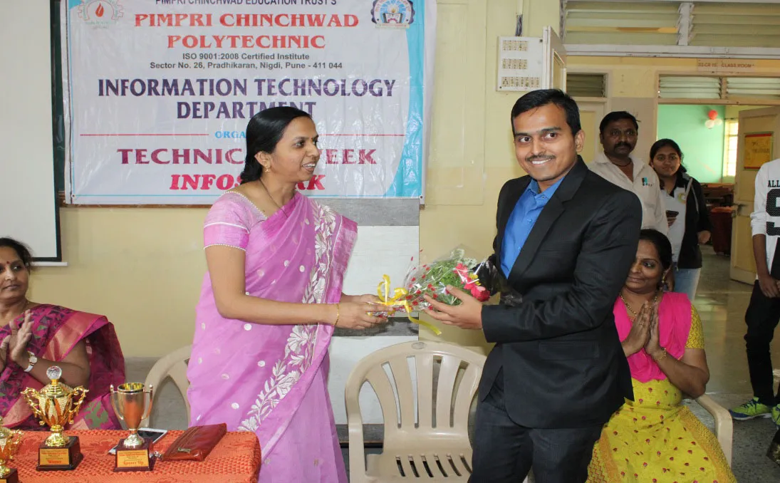 Felicitation to chief guest by HOD 2, PCPolytechnic college